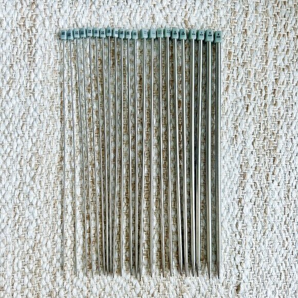 Knitting Kit for Beginners – Needles, Bags, Book by Debbie Bliss - Picture 3 of 7